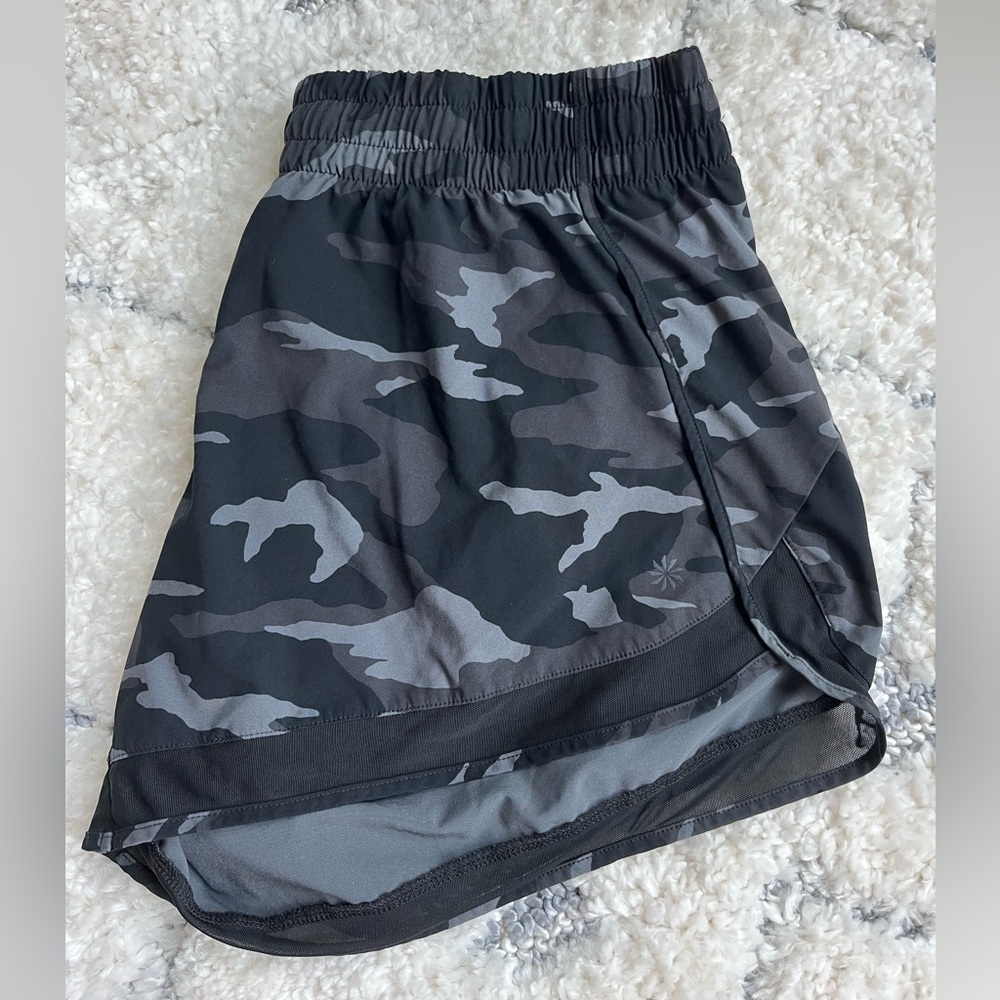 Athletes Camo Shorts | Size L